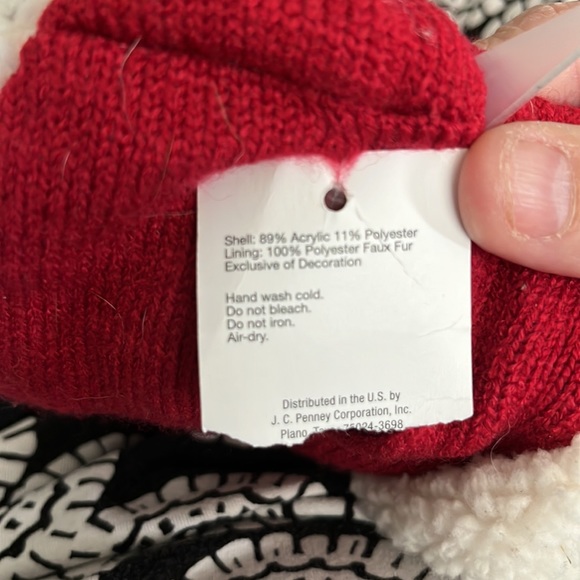 🌺NWT🌺Faux Fur Line Red Slippers🌺 - Picture 3 of 3